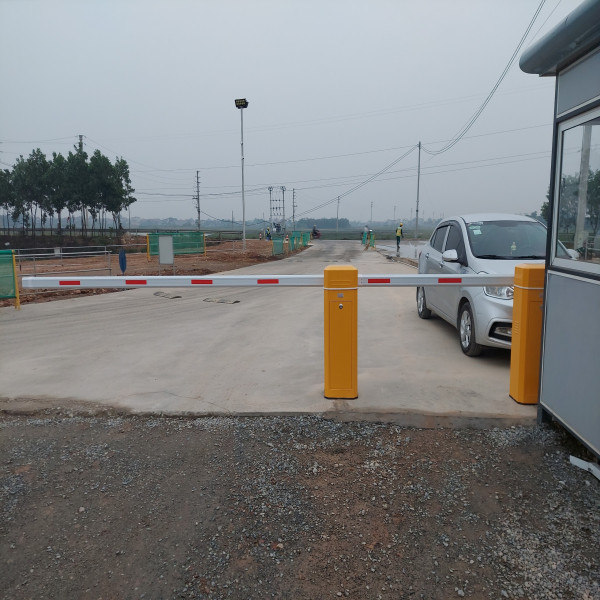 Barrier tự động Bisen BS-306 – Tay cần dài 6 mét, hoạt động bền bỉ trong mọi điều kiện thời tiết.

