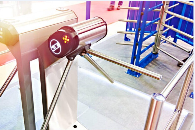 Được sản xuất theo tiêu chuẩn công nghiệp, TTS311 không chỉ mang đến hiệu suất vận hành bền bỉ mà còn sở hữu thiết kế chắc chắn, dễ tích hợp với nhiều hệ thống nhận dạng như thẻ từ, vân tay, QR code hay khuôn mặt.