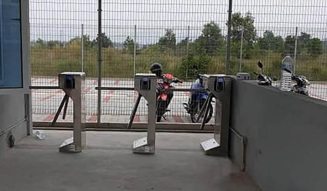 Cổng xoay Tripod TTS311 với thiết kế ba càng chắc chắn, chất liệu inox SUS304, hoạt động ổn định, tiết kiệm điện. Giải pháp kiểm soát ra vào hiệu quả cho văn phòng, nhà máy, trường học, khu công cộng.