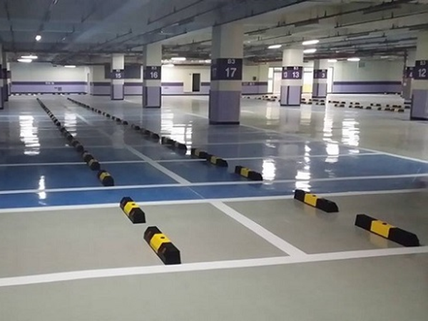 Lắp đặt Chặn lùi cao su HQ-750 tại bãi đỗ xe trung tâm thương mại 