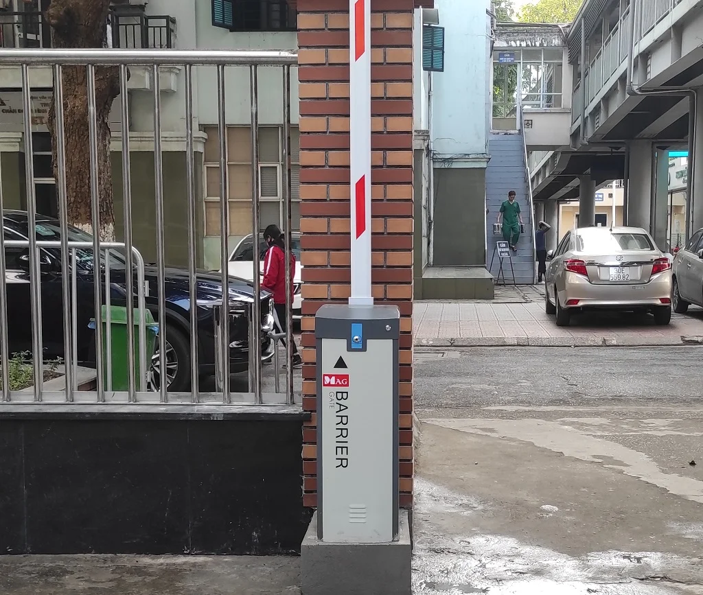 Hình ảnh thực tế BARRIER MAG BR660T hoạt động tại bãi xe tòa nhà