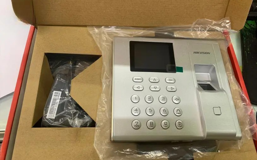 Giao diện màn hình LCD của Hikvision SH-K1T9803F 