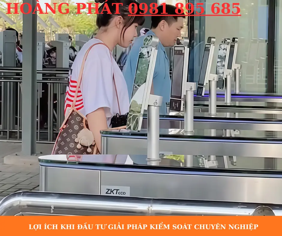 Cổng an ninh kiểm soát công nhân trong phòng sạch công nghiệp