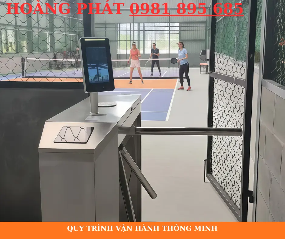 Cổng kiểm soát tự động cho sân pickleball hiện đại