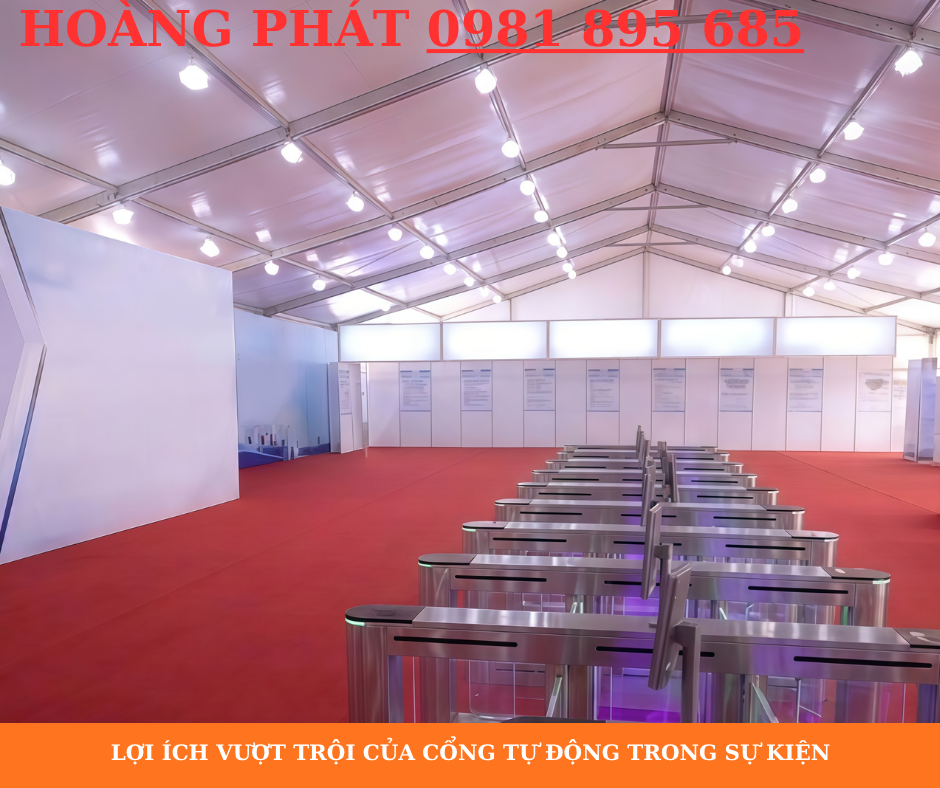 Khách tham dự sử dụng vé điện tử để vào cổng tự động